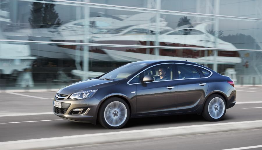  Opel Astra Sedan 2013 года  (фото 26 из 30)
